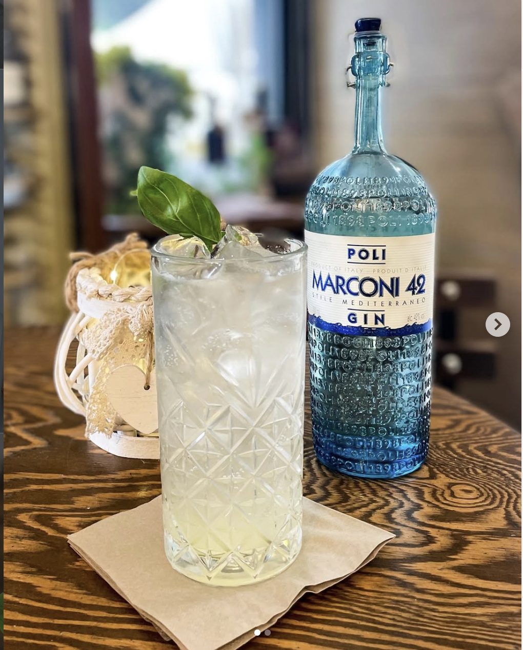 Cocktail bar